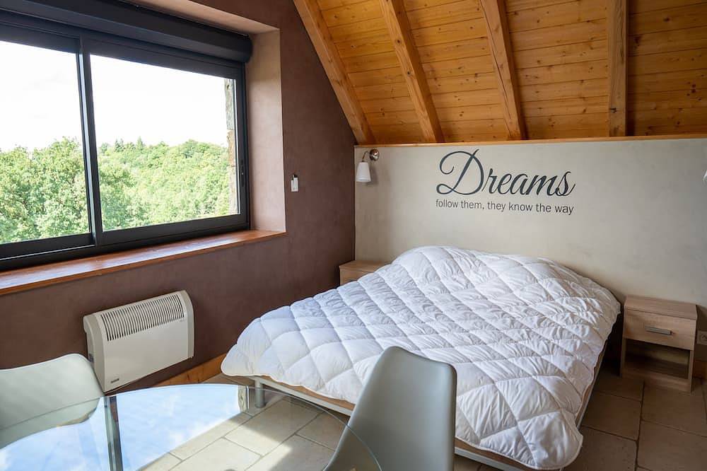 Domaine de vacances avec piscine in Cassaniouze, Région d'Aurillac