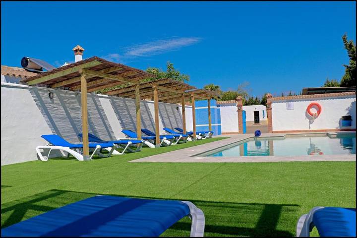 Bungalow para 4 personas, con terraza además de jardín y piscina en Conil de la Frontera