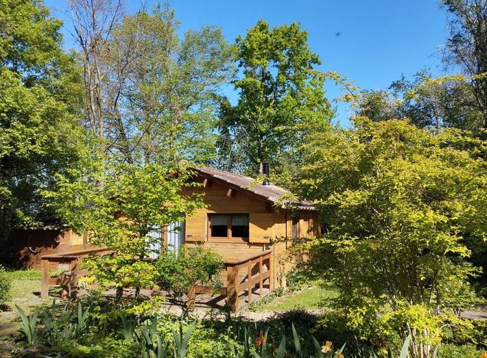 Chalet pour 2 personnes, avec jardin dans l' Ain