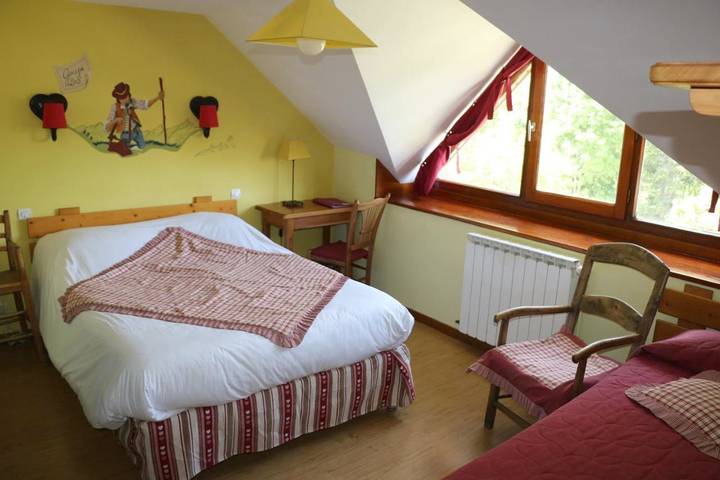 Hôtel pour 3 personnes, avec vue ainsi que terrasse et jardin à Villar-d'Arêne - 2