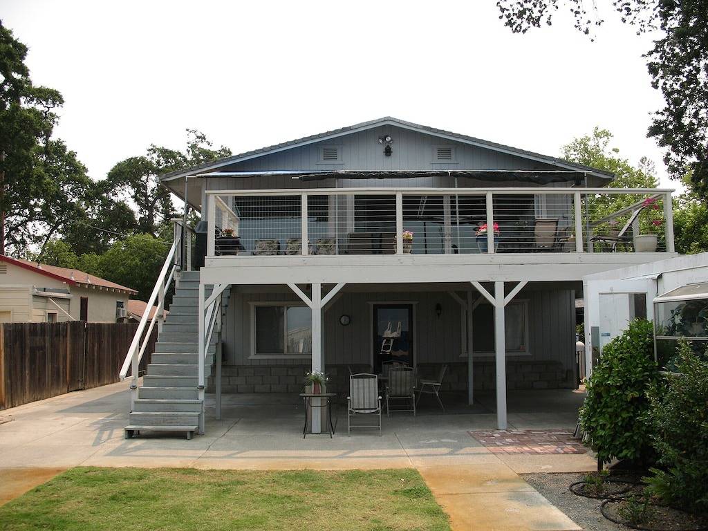 Fantastische Aussicht auf See und Mount Konocti, Dock, Pool und Billardtisch. in California North Coast