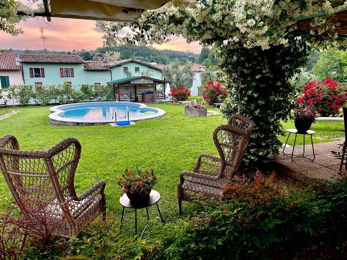 Casa vacanza per 2 persone, con piscina e giardino in Puegnago del Garda