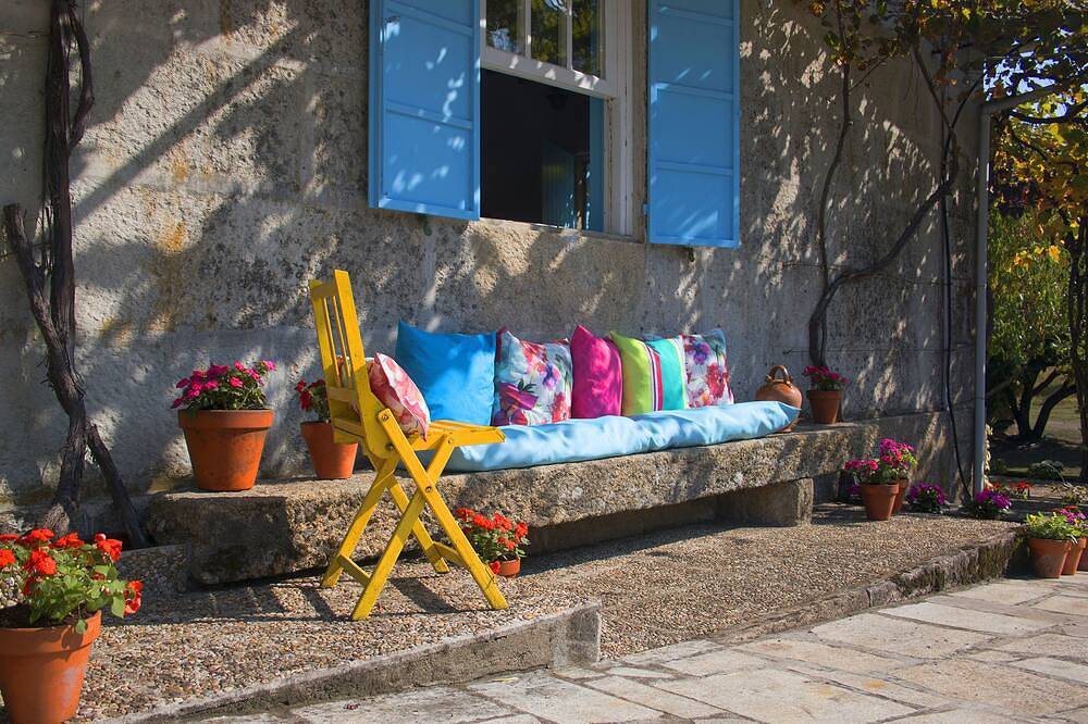 Charming House - Property with pool and 150,000 m2 of forest just for you in Bueu, Rías Baixas