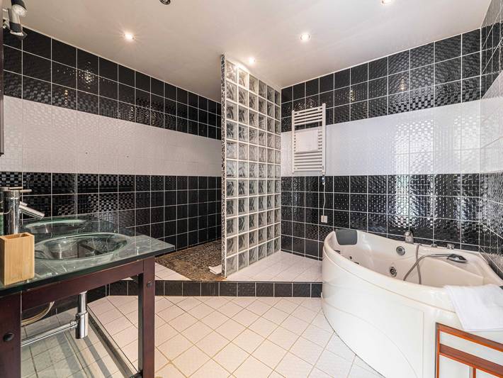 Ganze Wohnung, A/C Haus 4Br/10P mit Pool – 40 Minuten von Cannes in Le Tignet, Mittelmeerküste (Frankreich)
