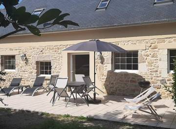 Gîte pour 4 personnes, avec terrasse et jardin à Trélévern