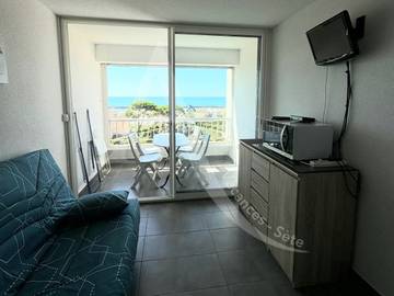 Gîte pour 4 personnes, avec terrasse dans Plage de La Corniche