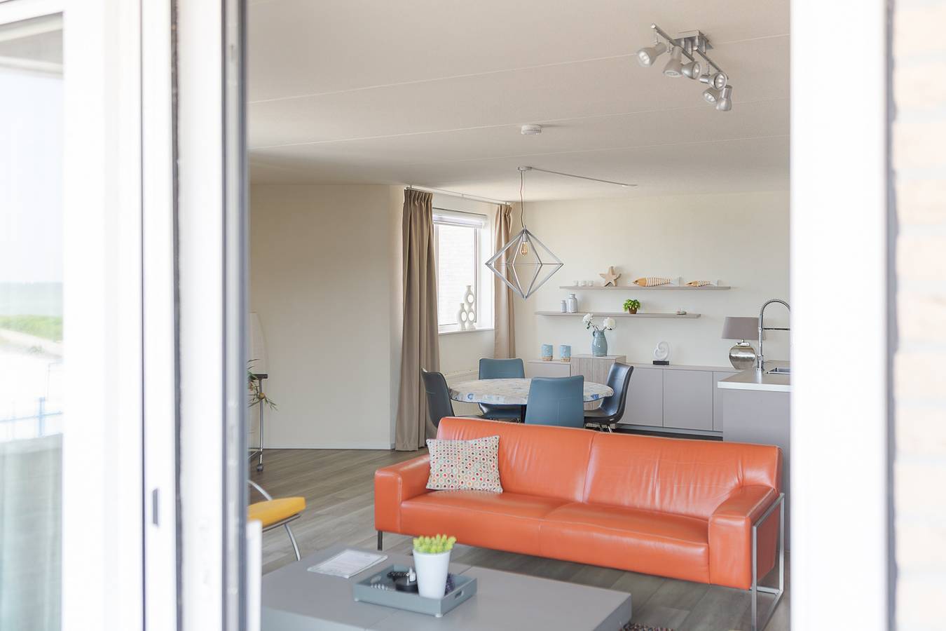 Entire apartment, Beach Resort Makkum — Corner Apartment on the Beach with Ijsselmeer View - Zuiderzee State Deluxe Xl 1 in Makkum, Lake Ijssel