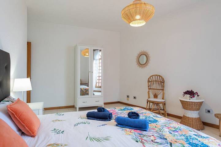 The Yellow House - Solarium - Climatized Pool in La Costurera, Gáldar