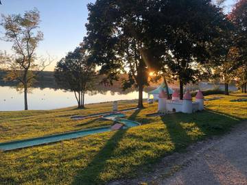 Camping pour 6 personnes, avec piscine ainsi que jardin et vue, animaux acceptés dans le Cher