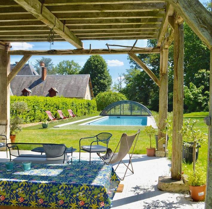 Location de vacances pour 5 personnes, avec Balcon et Terrasse ainsi que Jardin et Piscine à Les Montils