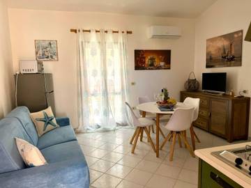 Cottage pour 4 personnes, avec balcon à Isola Rossa