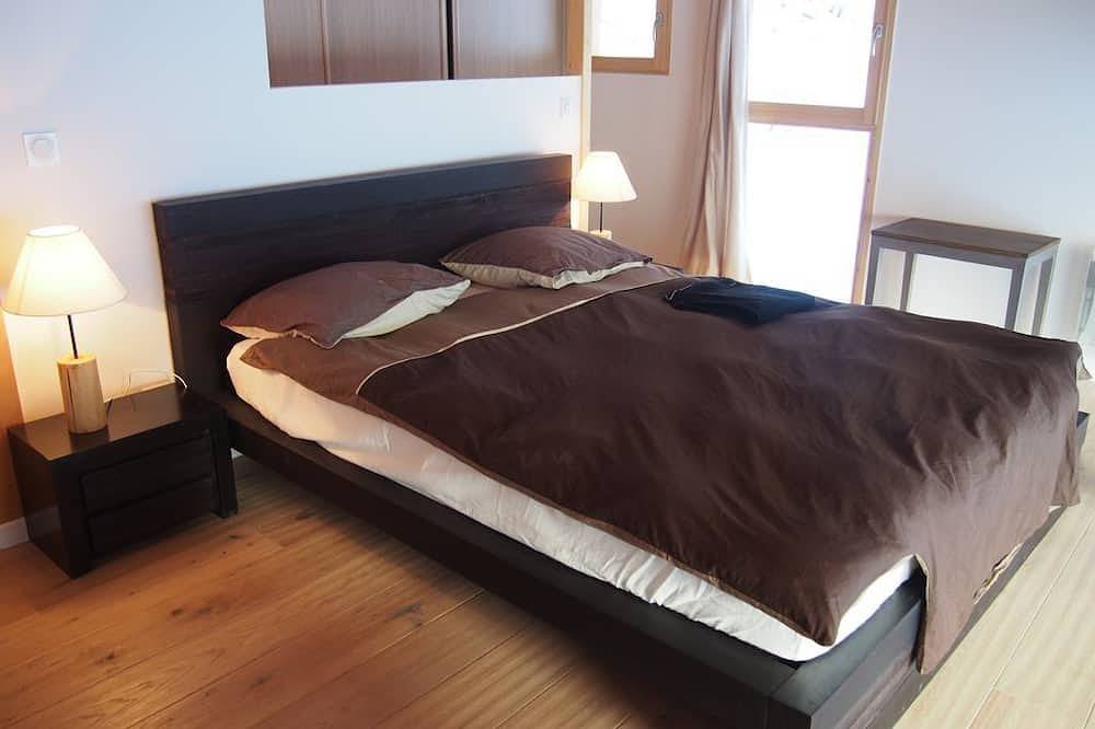 High-end chalet of 320 m2 sleeps 18 with spa in Notre-Dame-de-Bellecombe, Région d'Albertville