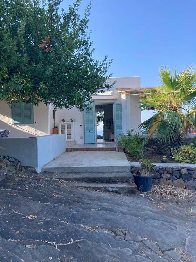 Location de vacances pour 4 personnes, avec vue et jardin à Ustica - 2