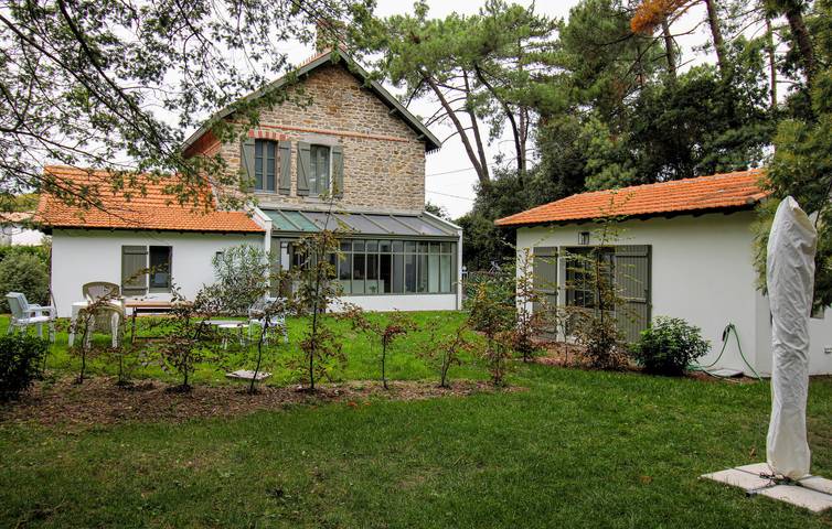 Location de vacances pour 10 personnes, avec terrasse et jardin dans Plage des Dames