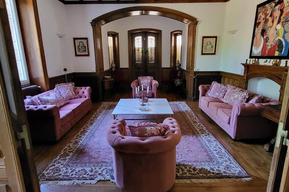 Chambre privée avec douche et lavabo in Saint-Just-d'Avray, Beaujolais
