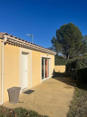 Location de vacances pour 4 personnes, avec terrasse et jardin à Espeluche