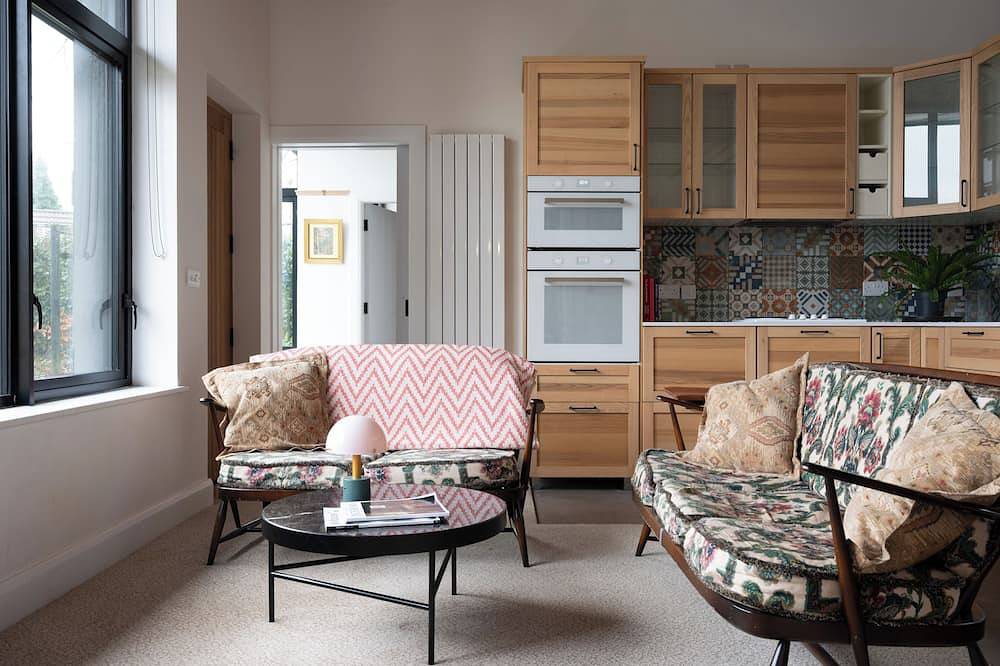 Modern architecture meets warm, eclectic comfort with a dash of Irish charm. in Omagh, Grafschaft Tyrone