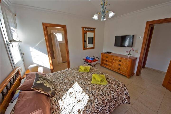 Villa pour 7 personnes, avec piscine et jardin ainsi que balcon et vue sur l’océan à Puerto del Carmen - 4