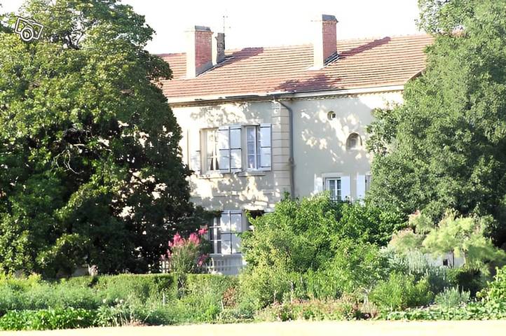 Gîte pour 10 personnes, avec jardin et terrasse, animaux acceptés à Loriol-sur-Drôme