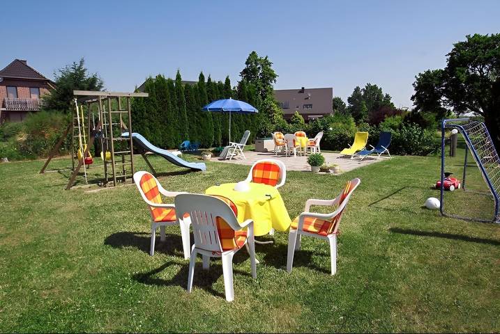 Geheel appartement, Appartement "Zur Eule - Uhu" met gedeelde tuin & Wifi in Satow, Rostock en omgeving