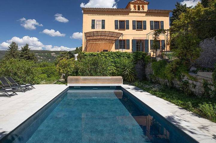Villa pour 8 personnes, avec piscine ainsi que jardin et terrasse à Grasse