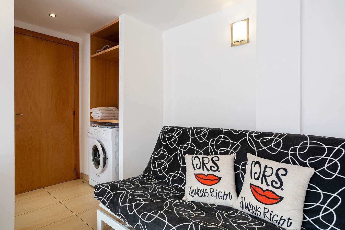 Ganze Wohnung, Ferienwohnung 'S21 Sa Caleta' mit Meerblick, Wlan und Klimaanlage in Central Lloret de Mar, Lloret de Mar