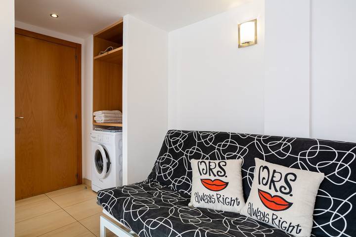 Hel lejlighed, Apartment 'S21 Sa Caleta ' with Sea View, Wi-Fi and Air Conditioning in Central Lloret de Mar, Lloret de Mar