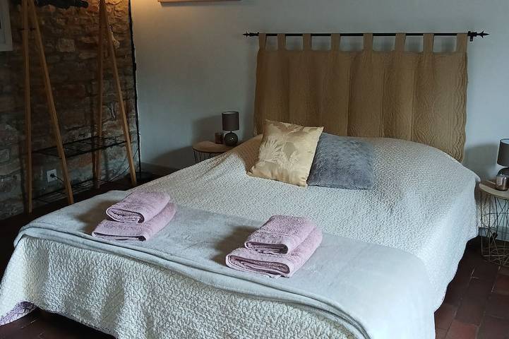 Gîte pour 2 personnes, avec piscine et jardin à La Chapelle-de-Bragny - 2