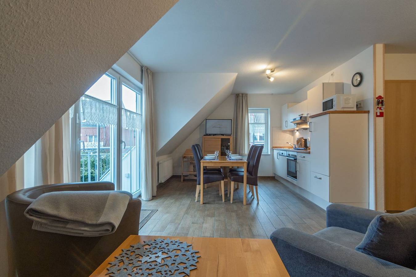 Ganze Wohnung, Komfortable Ferienwohnung in Norddeich mit Balkon, Wlan und Privatparkplatz in Strand Norddeich, Norddeich