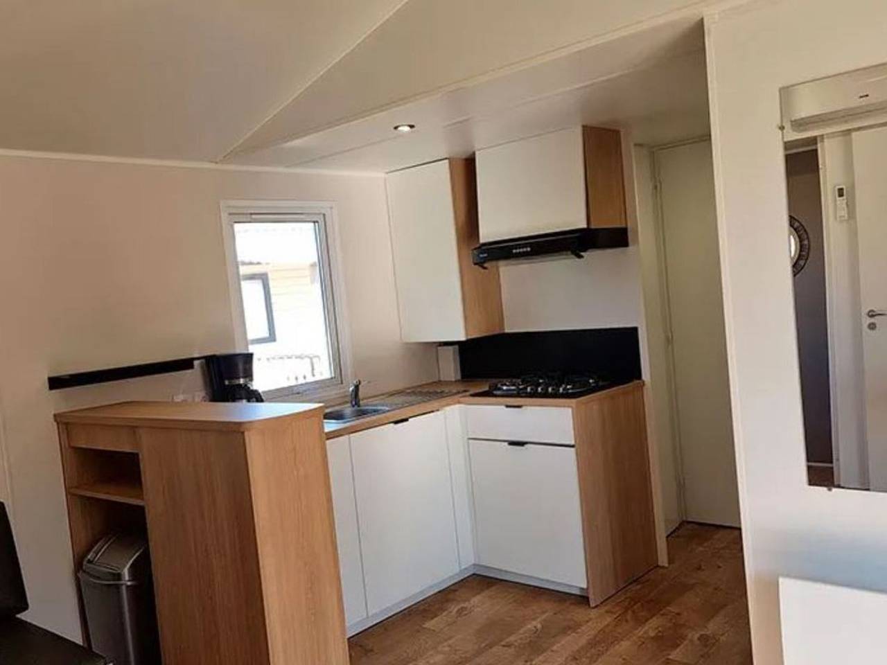 Mobile home with terrace - 8 guests in Lattes, Côte d'Améthyste