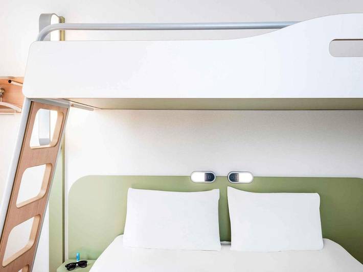 Hôtel pour 3 personnes, avec terrasse à Saint-Genis-Laval - 2