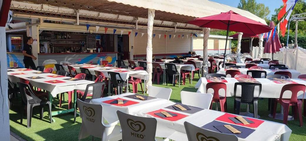 Location de vacances pour 8 personnes, avec Jacuzzi et Terrasse ainsi que Jardin et Bassin pour enfant à Panjas
