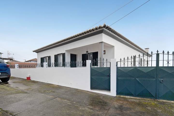 Ferienhaus für 6 Personen, mit Balkon und Garten