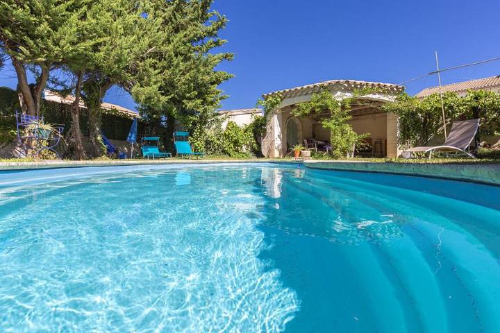 Location de vacances pour 8 personnes, avec piscine ainsi que jardin et vue à Pierrelatte - 2