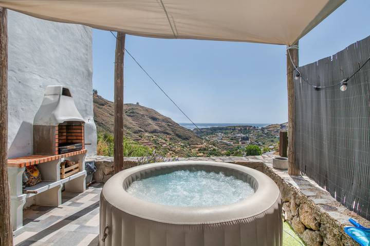 Holiday apartment for 2 people, with garden and hot tub in Gran Canaria