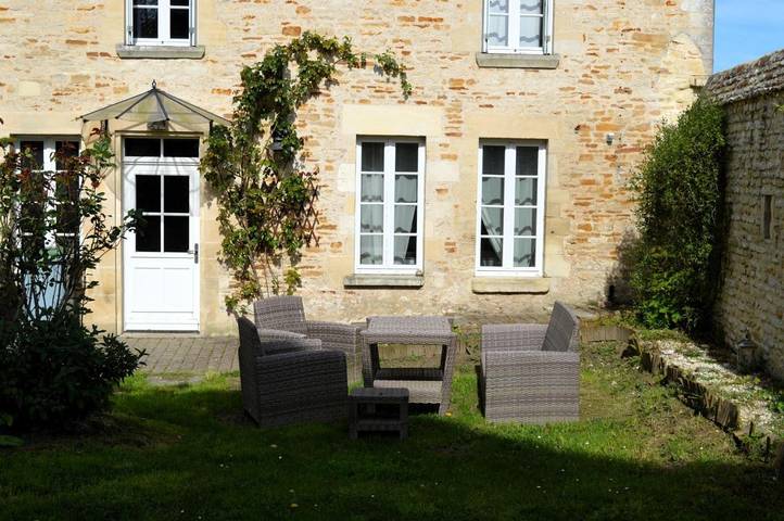 Gîte pour 9 personnes, avec jardin à Cairon