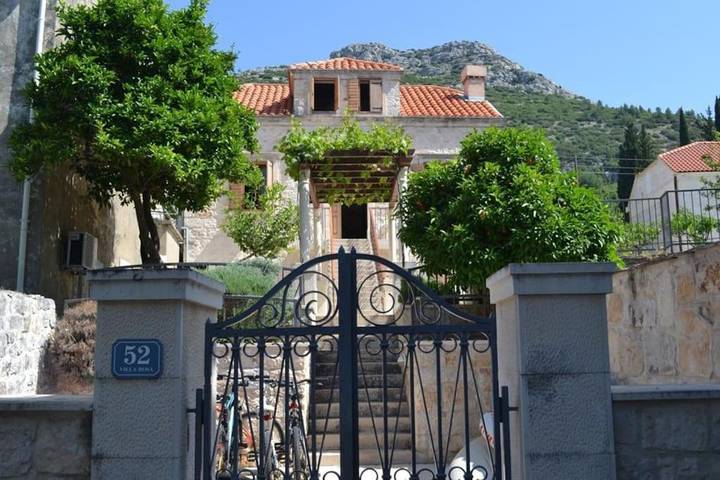 Villa pour 10 personnes, avec piscine ainsi que jardin et vue à Viganj