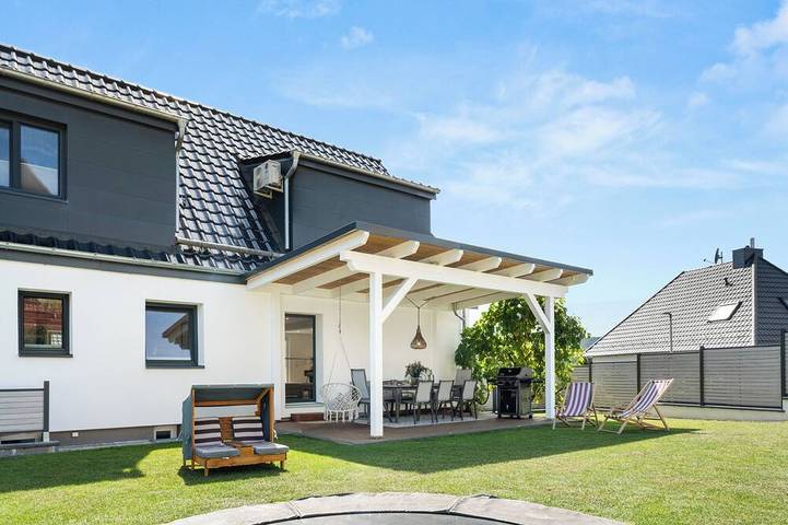 Ferienhaus für 15 Personen, mit Balkon und Garten sowie Sauna in Schauenburg