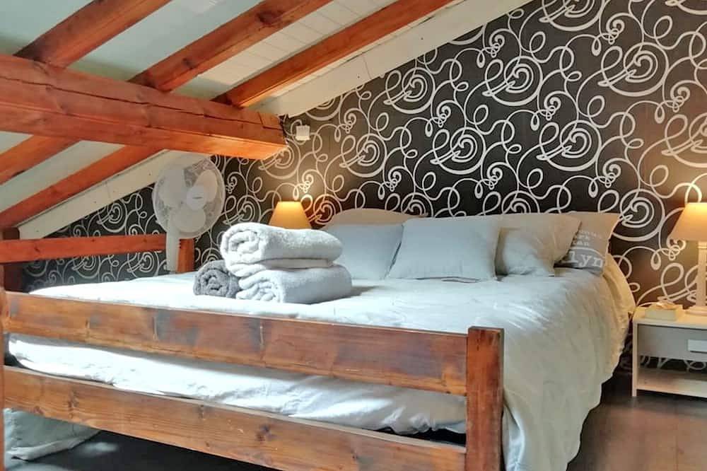 ★★★ Insolite: a house with atypical charm, with swimming pool ★★★ in Capdenac, Massif Central