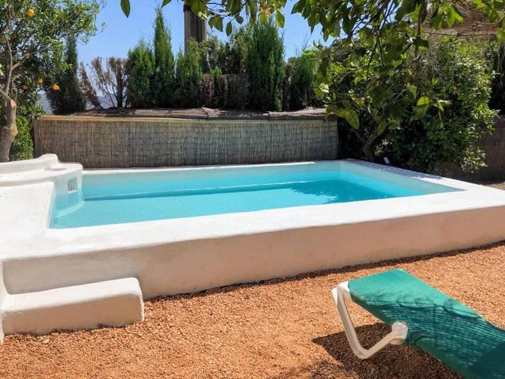 Apartamento para 2 personas, con piscina y jardín además de terraza y jacuzzi en Álora