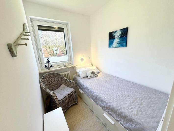 Ganze Wohnung, Helle 3-Zimmer-Ferienwohnung für bis zu 3 Personen in zentraler Lage in Wenningstedt, Sylt