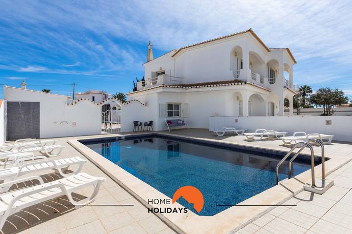 Casa de férias para 2 pessoas, com terraço e piscina e ainda jardim em Albufeira