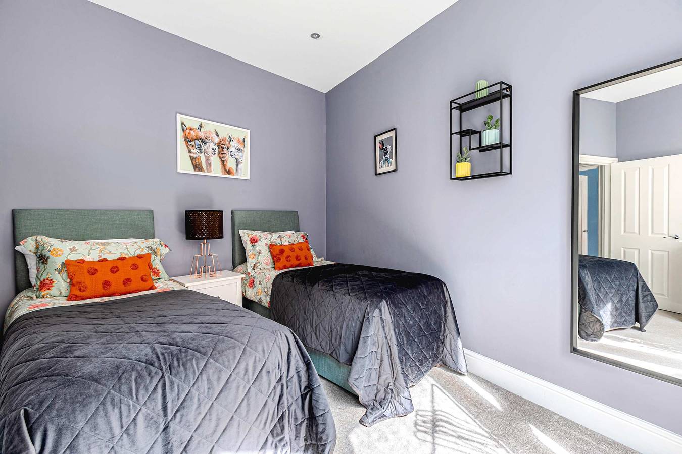 Entire apartment, The Lanes Comfy Condo Walk to Beach King Bed in Brighton, Sussex