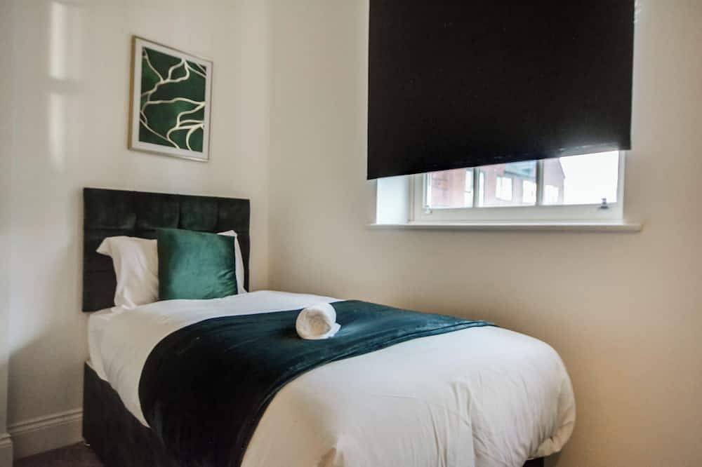 Entire apartment, Wigan - Apartment - Sleeps 3 - Parking - Stadium in Wigan, Greater Manchester