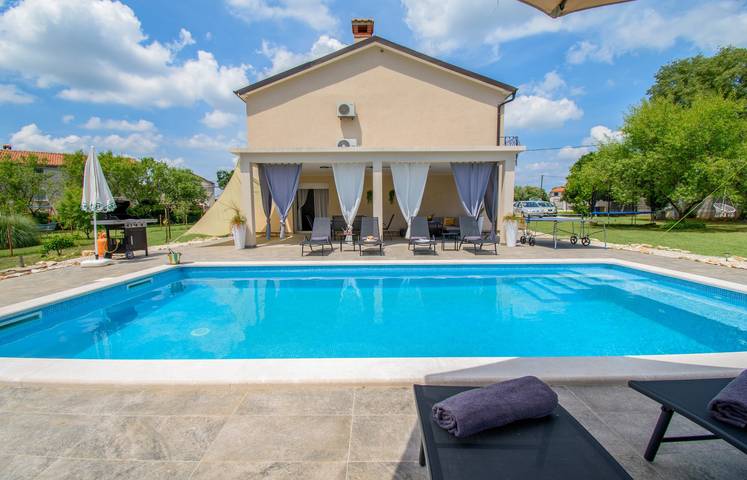 Ferienhaus für 6 Personen, mit Terrasse und Garten sowie Pool in Barban - 3