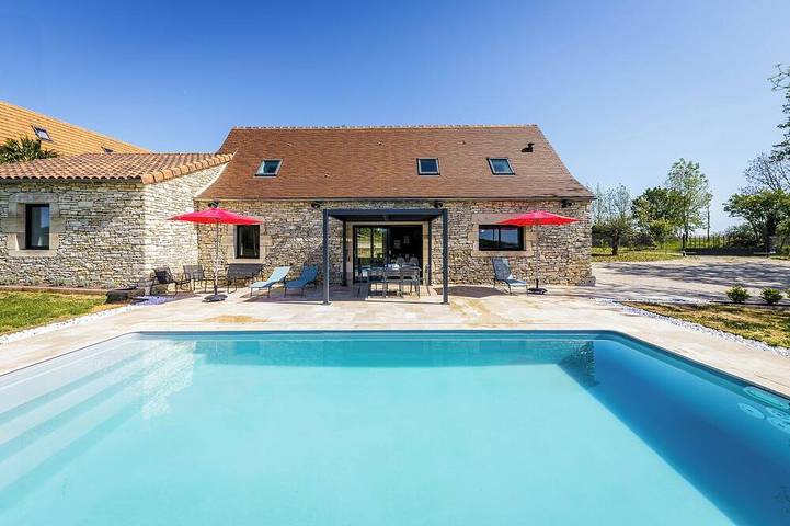 Location de vacances pour 8 personnes, avec jardin et terrasse à Montgesty