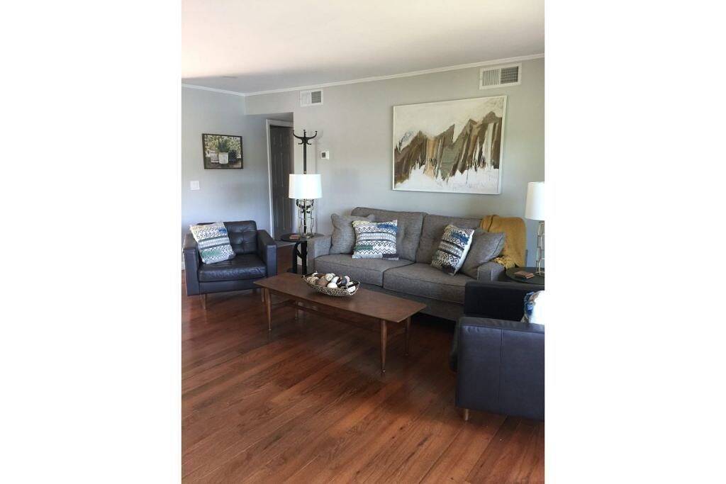 Ganze Wohnung, Renovated, Lakefront, Pinehurst #5, Ground Level, 2Br, 2Ba, Pool, Wifi, Cable in Pinehurst, Moore County