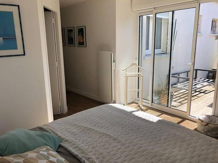 Location de vacances pour 8 personnes, avec terrasse ainsi que jardin et piscine à Marsilly - 2