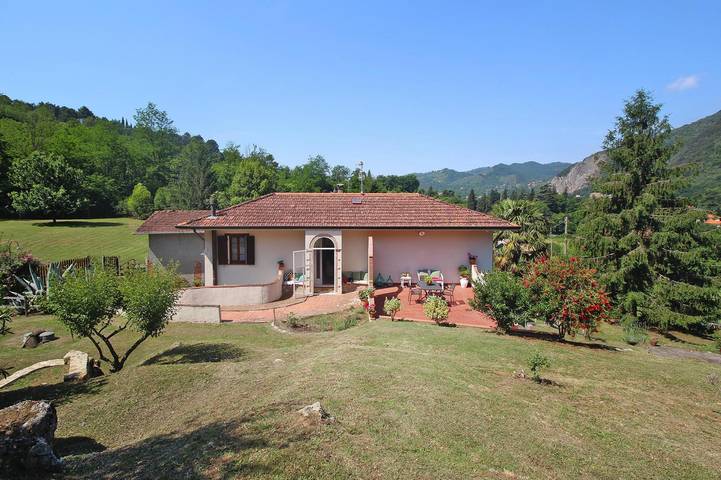 Villa à Camaiore avec vue sur les montagnes in Camaiore, Riviera Italienne
