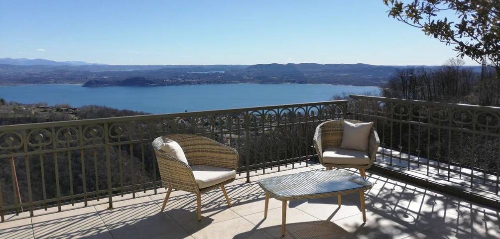 B&B für 2 Personen, mit Balkon und Terrasse sowie Garten und Seeblick am Lago Maggiore